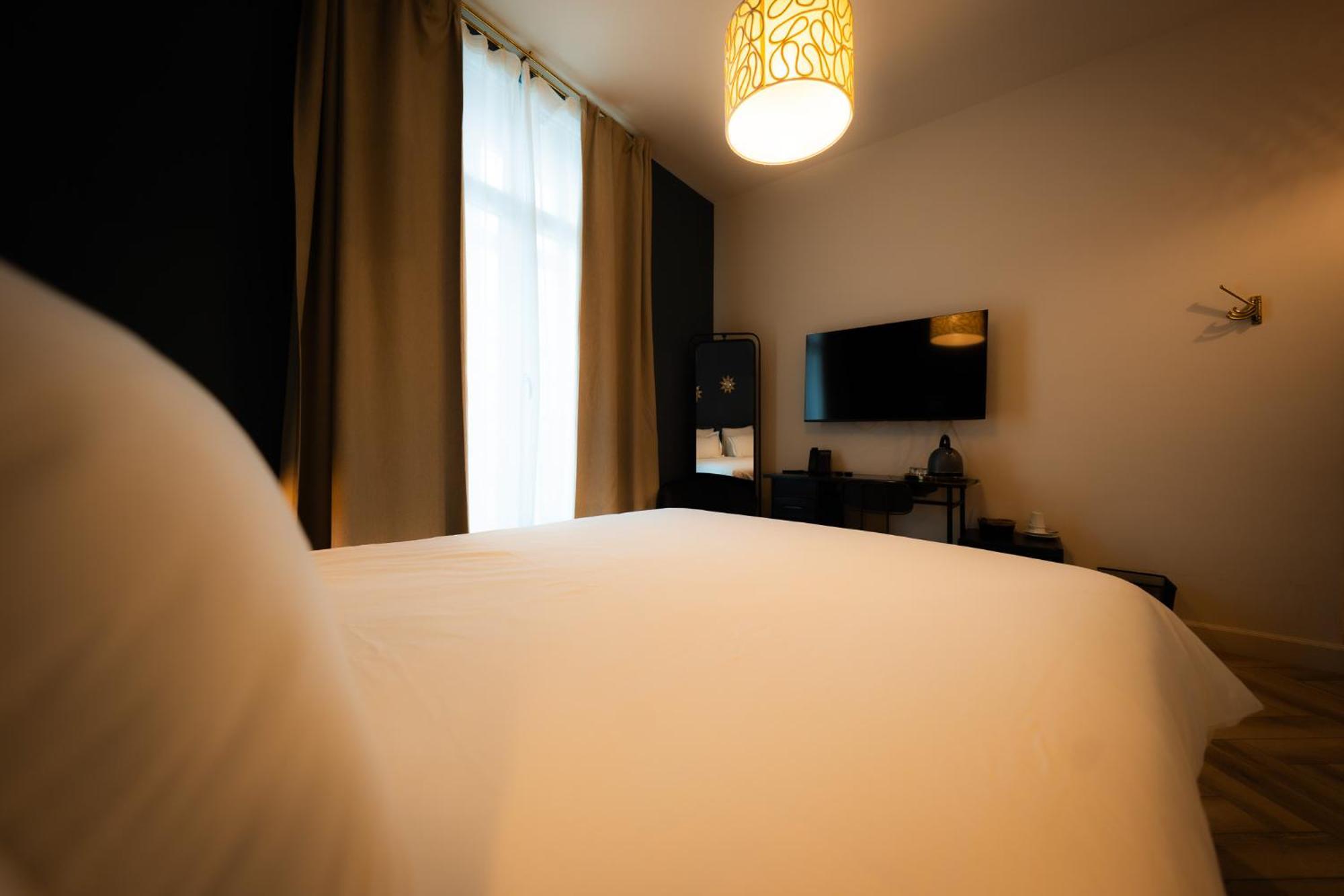 Hotel Grand Place มงส์ ภายนอก รูปภาพ