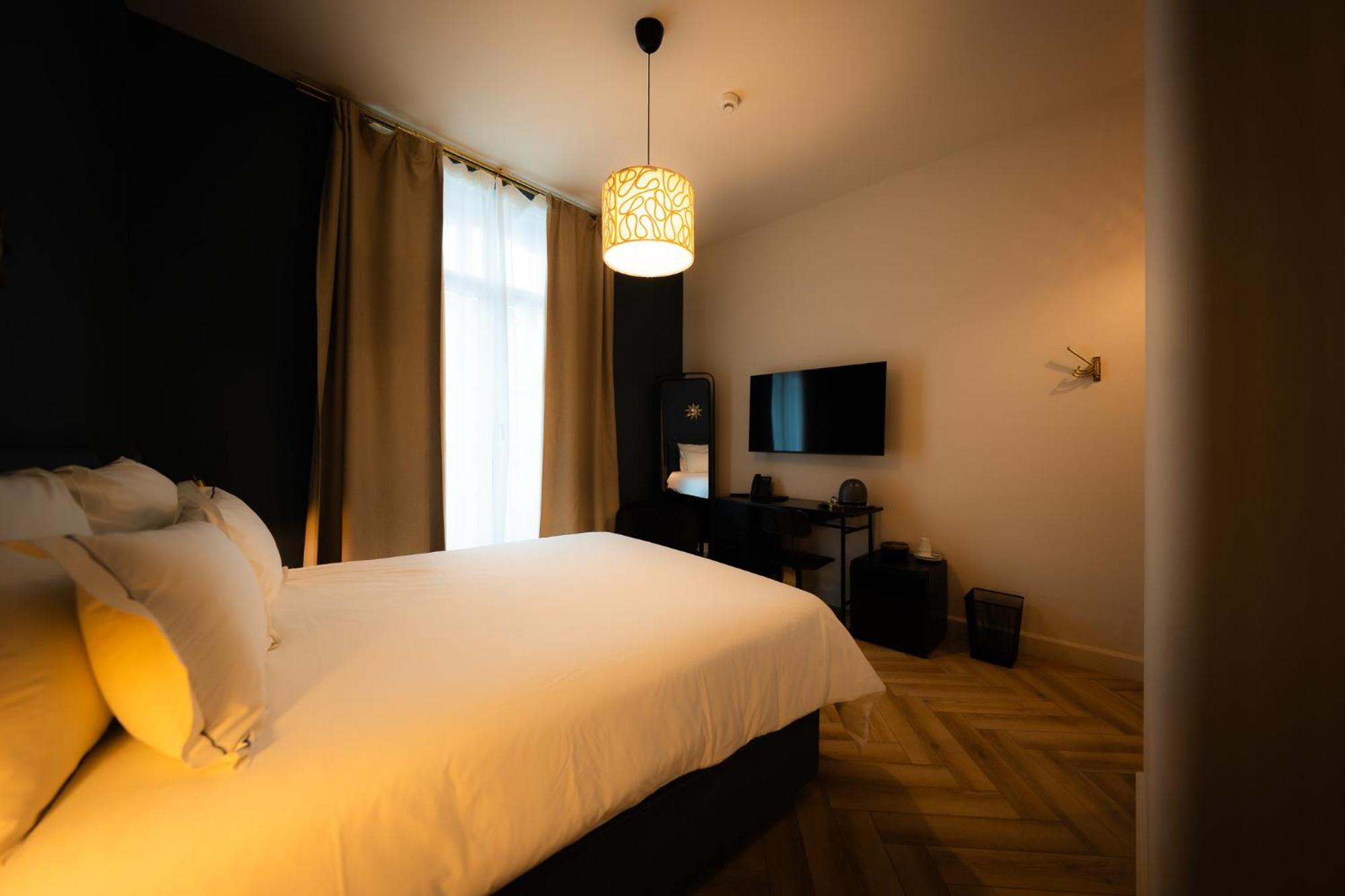 Hotel Grand Place มงส์ ภายนอก รูปภาพ