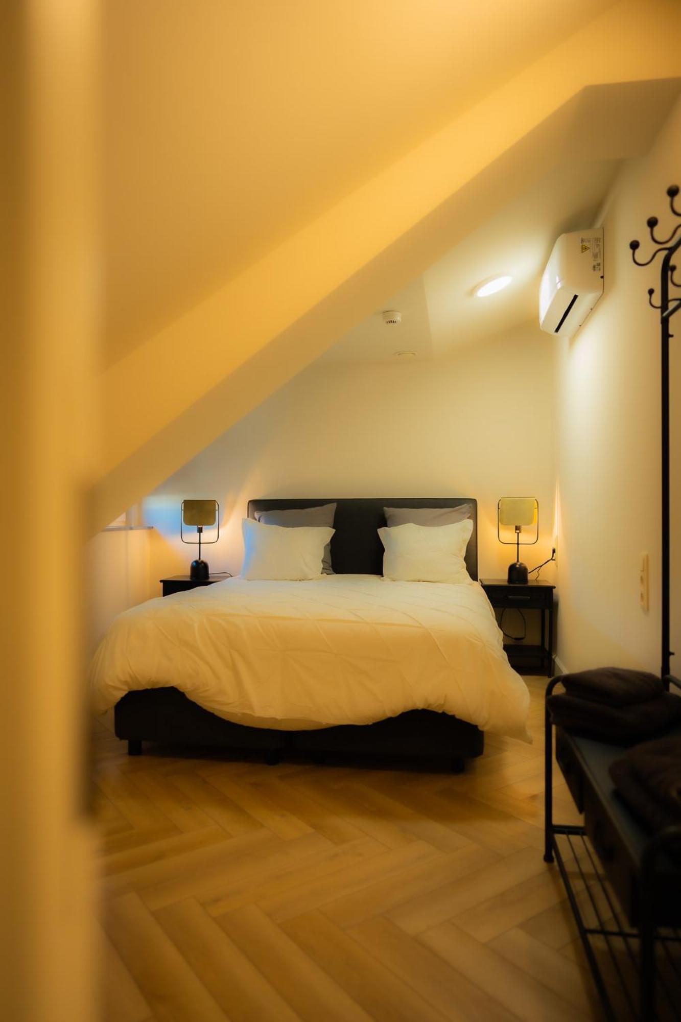 Hotel Grand Place มงส์ ภายนอก รูปภาพ