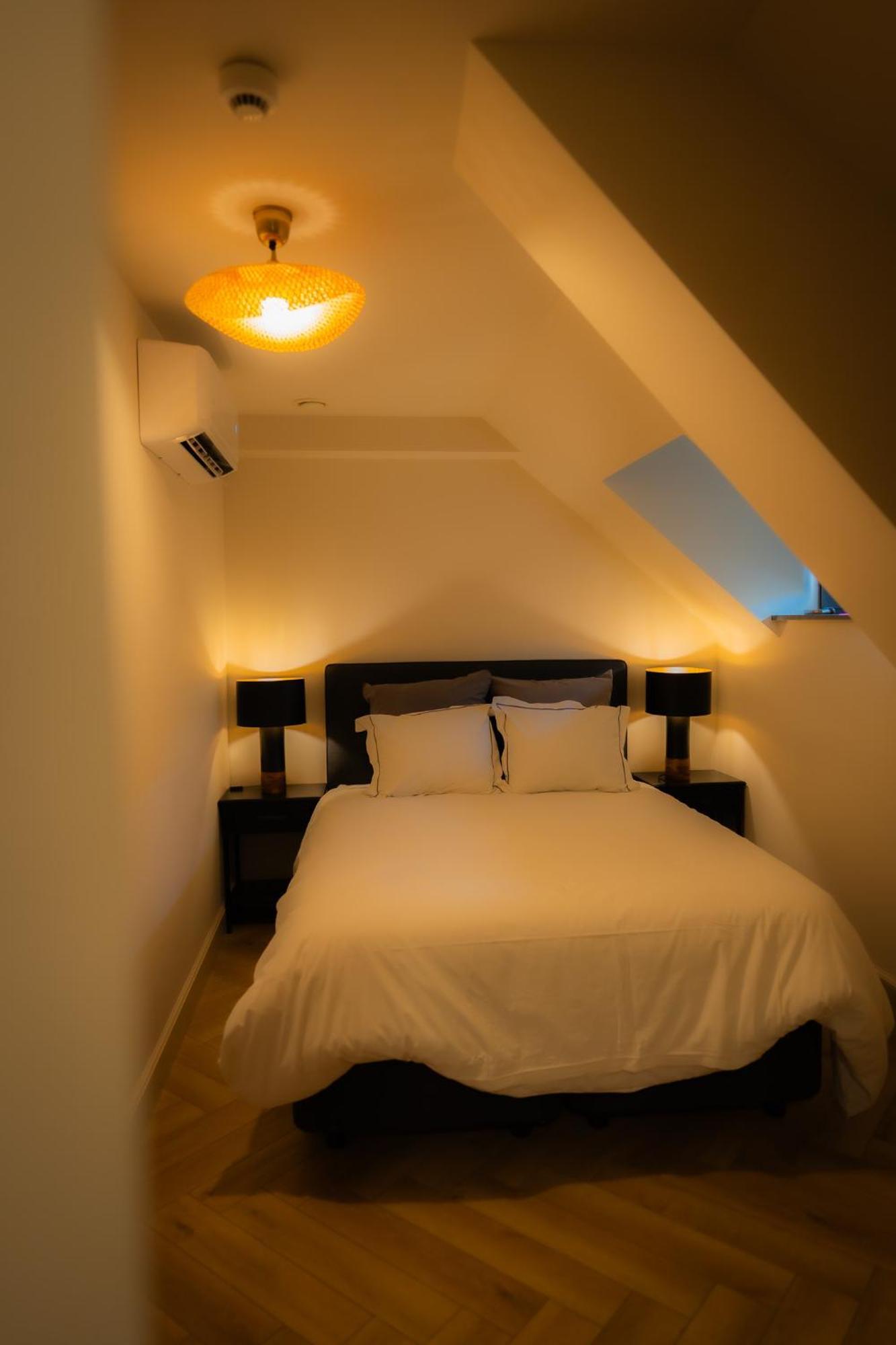 Hotel Grand Place มงส์ ภายนอก รูปภาพ