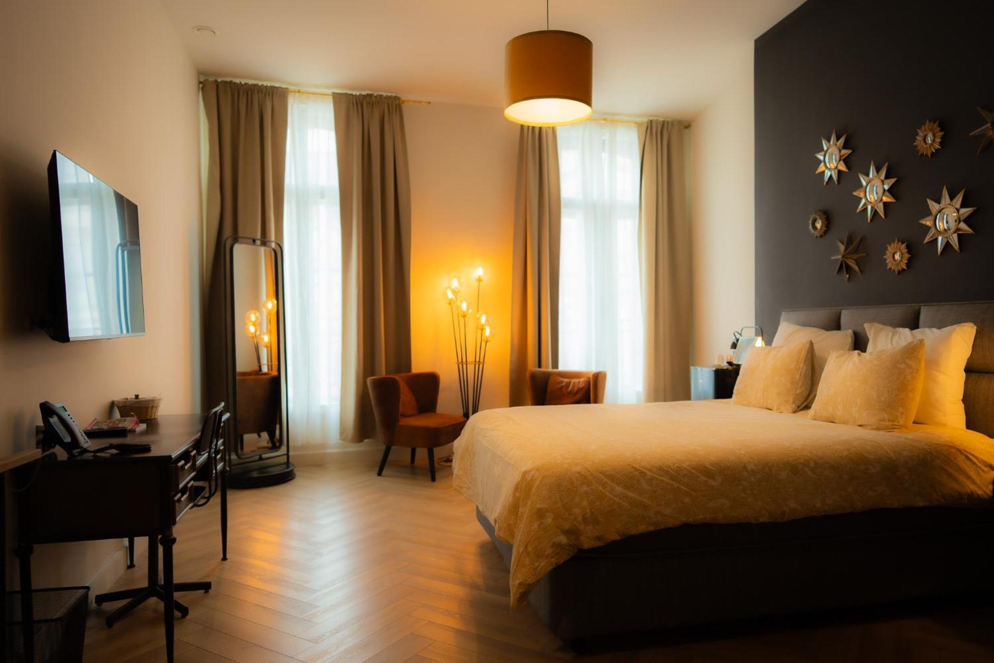 Hotel Grand Place มงส์ ภายนอก รูปภาพ