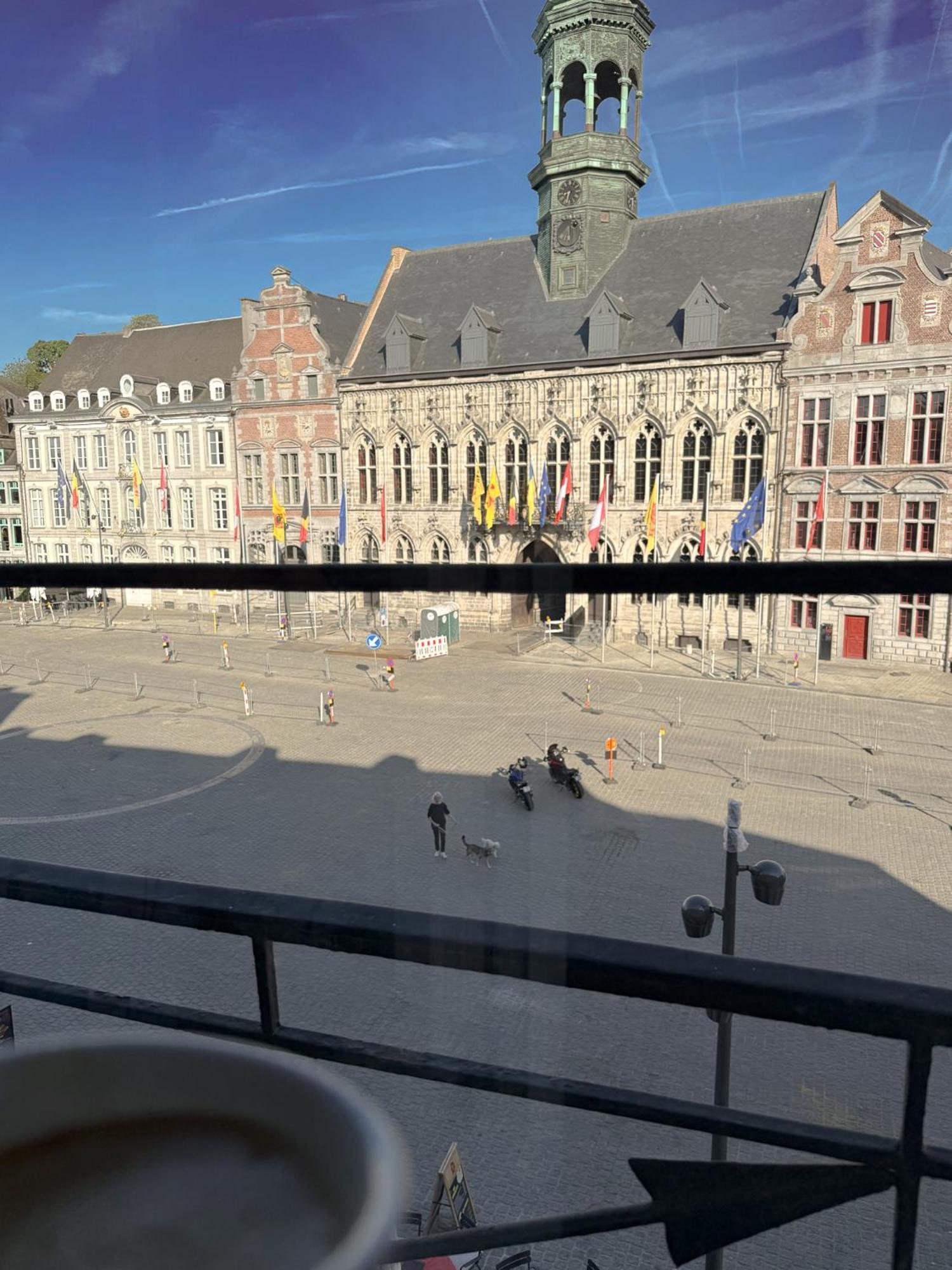 Hotel Grand Place มงส์ ภายนอก รูปภาพ